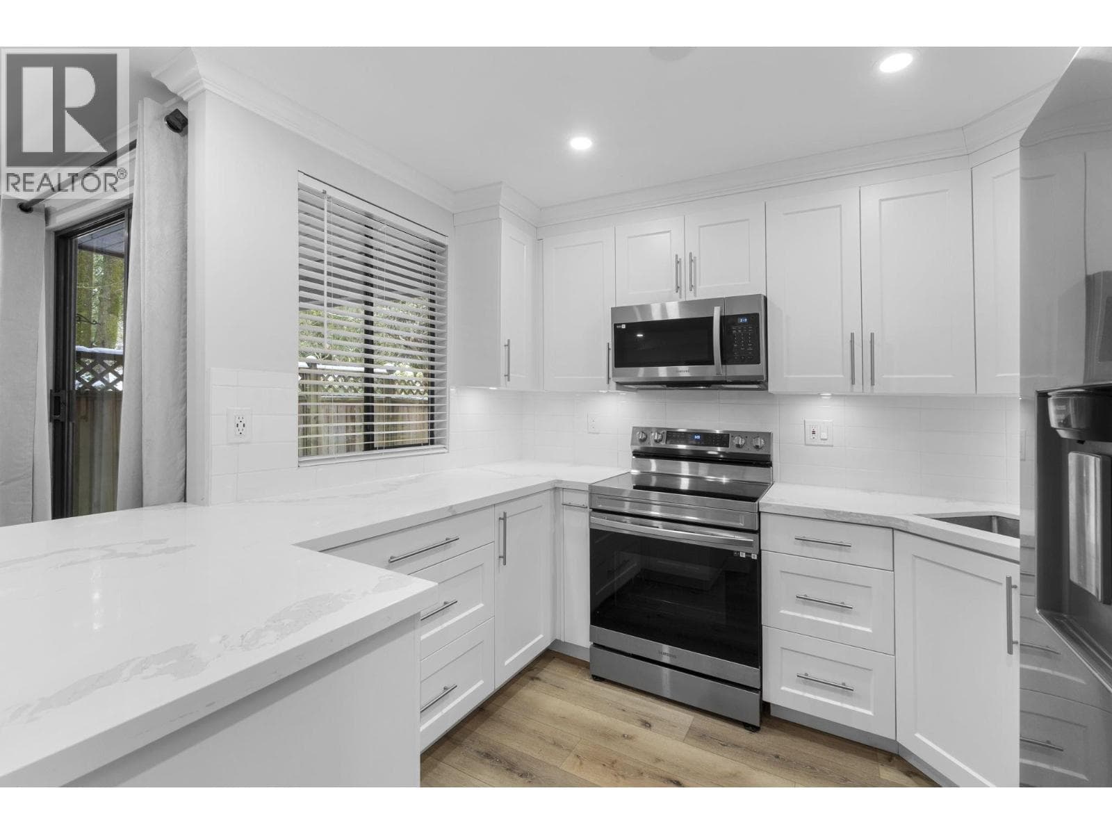 102 9152 SATURNA DRIVE