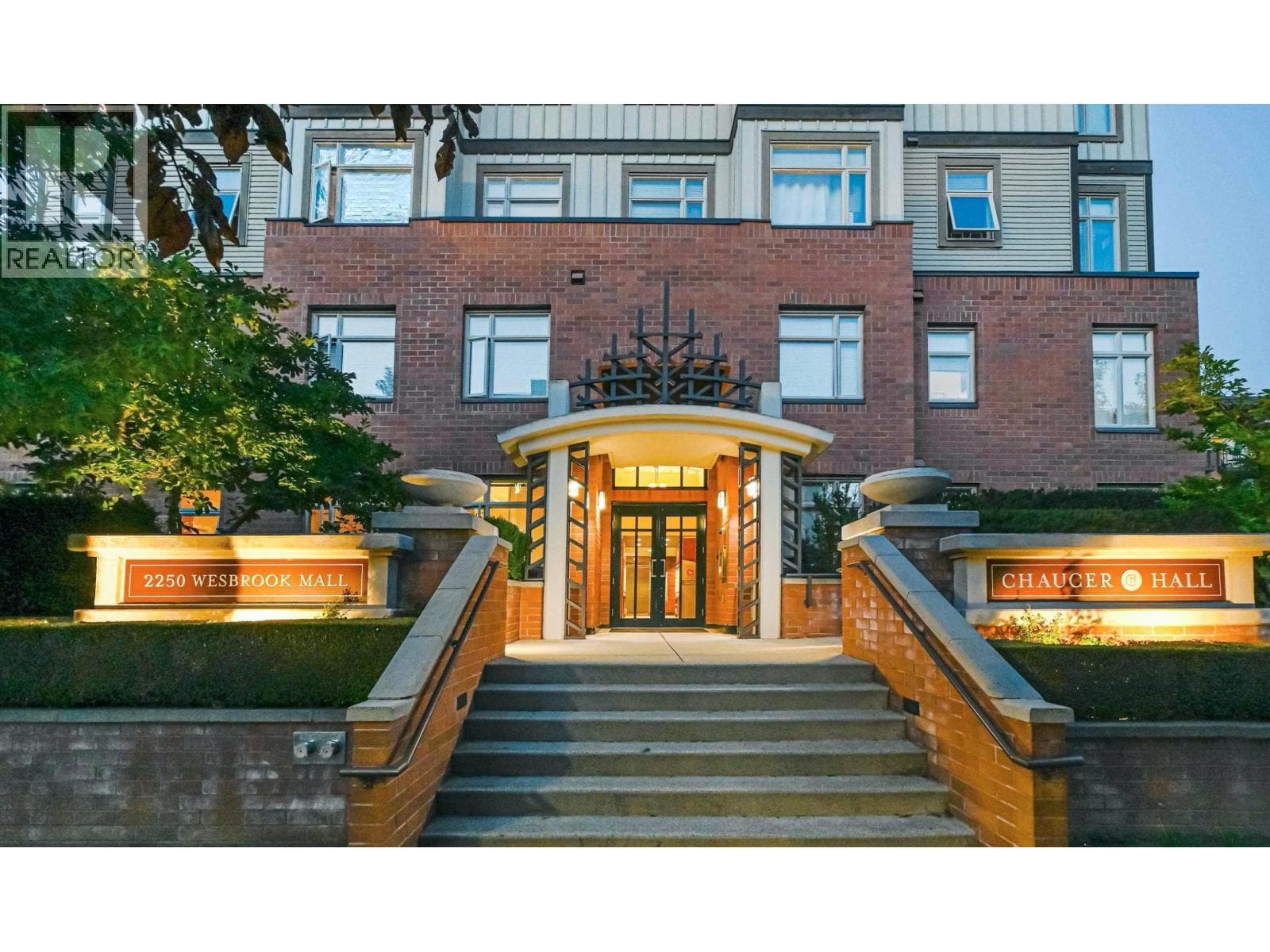 212 2250 WESBROOK MALL