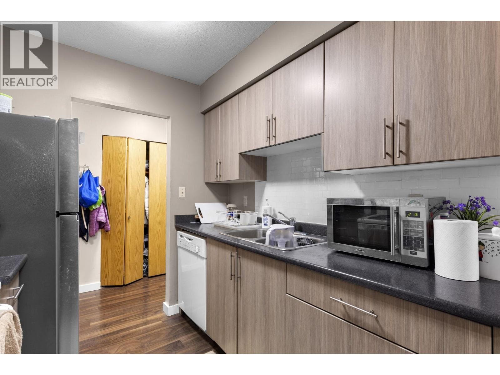 119 4363 HALIFAX STREET