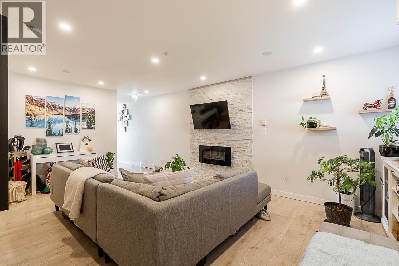 211 5625 SENLAC STREET