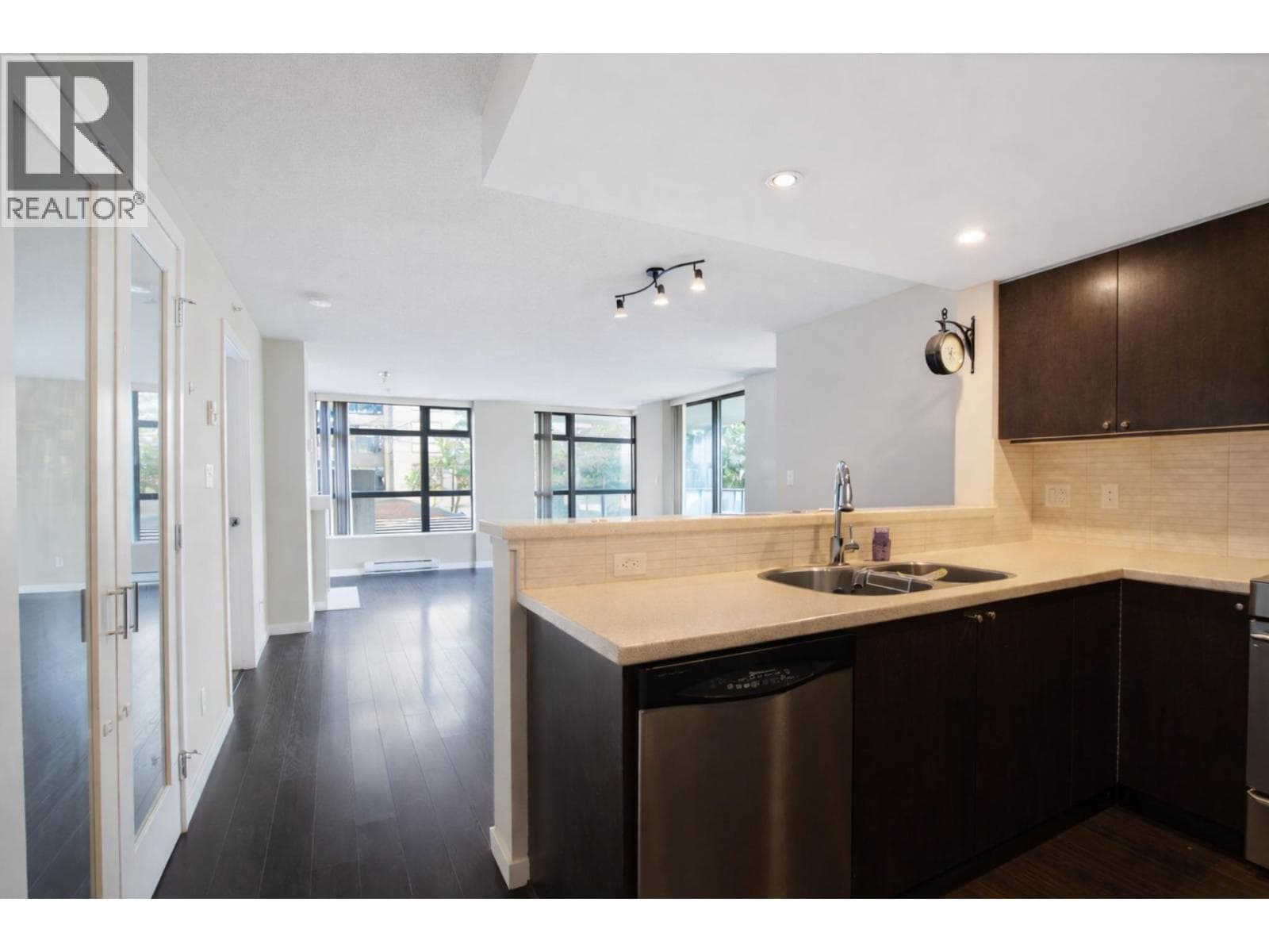 406 8160 LANSDOWNE ROAD