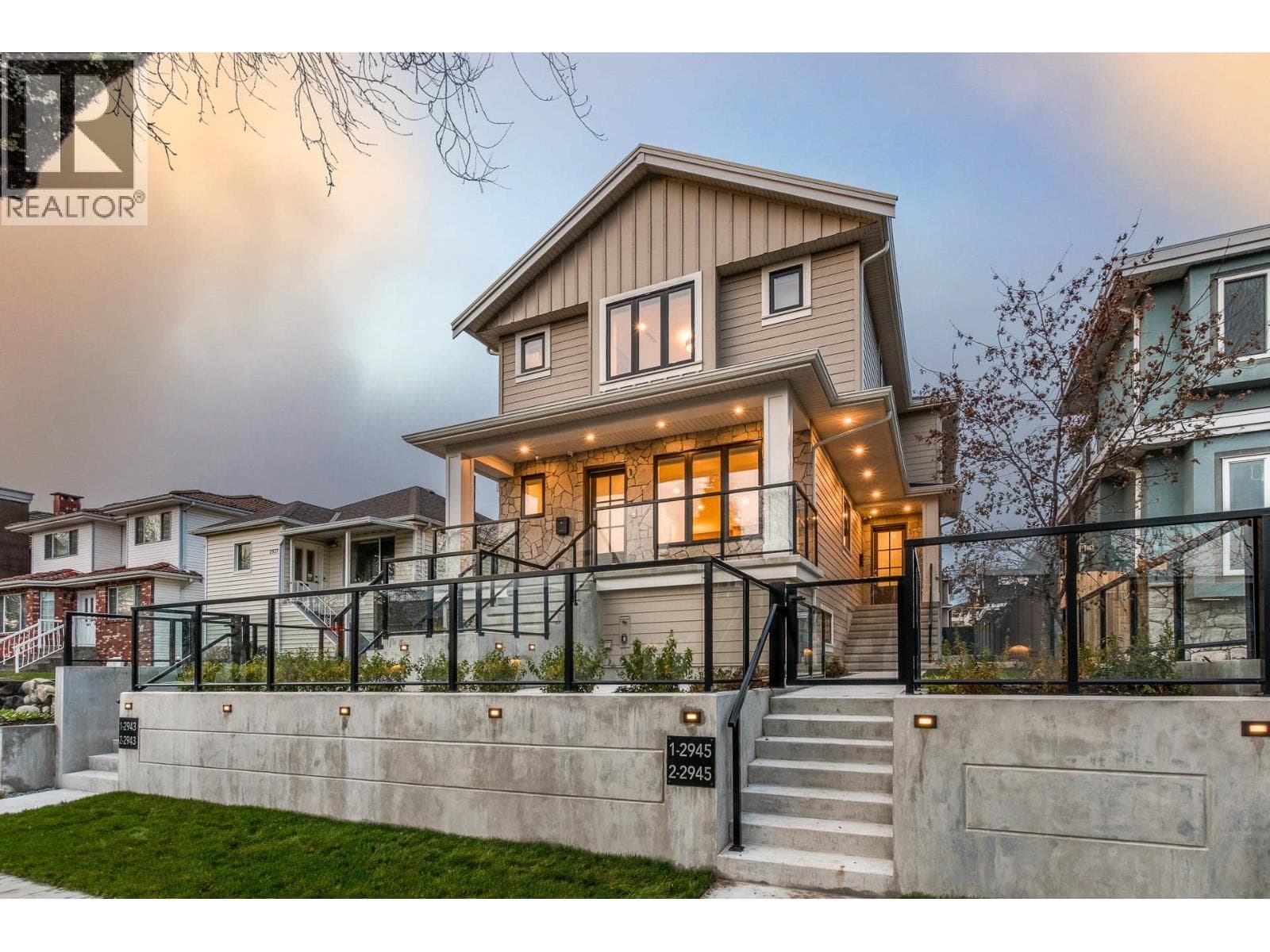 1 2945 E 44TH AVENUE