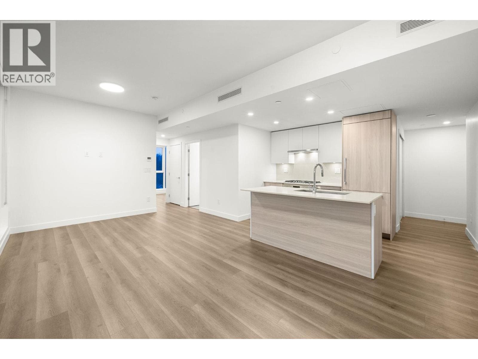 1106 901 LOUGHEED HIGHWAY