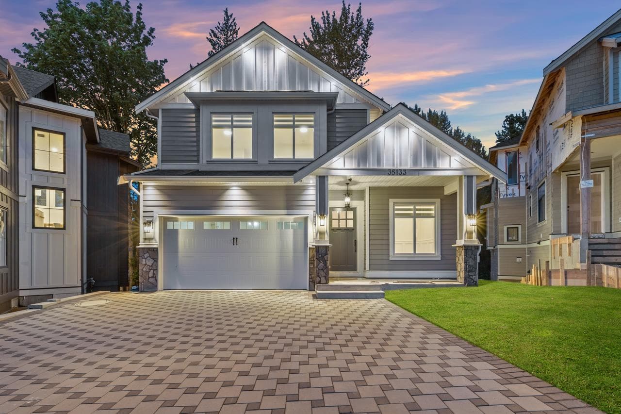 4 35133 CHRISTINA PLACE