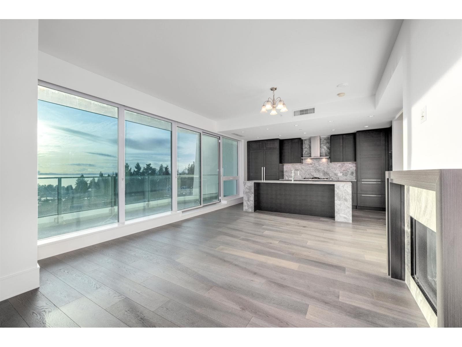 604 1501 FOSTER STREET