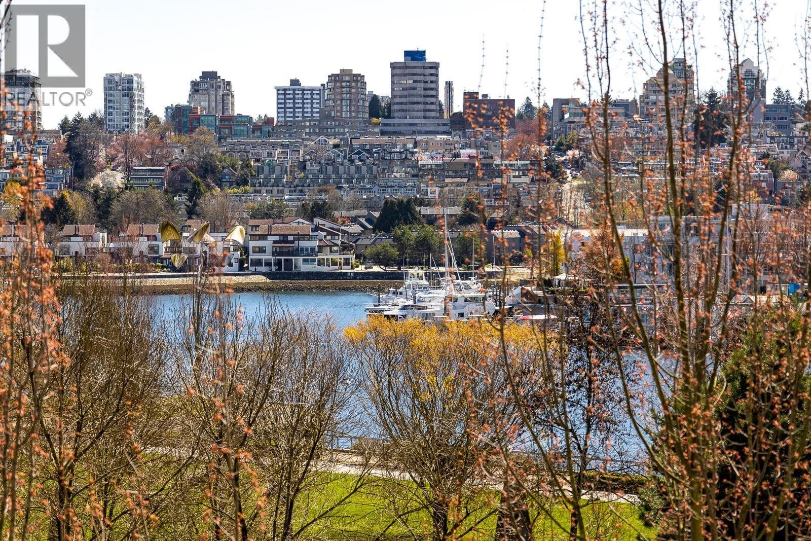 301 638 BEACH CRESCENT