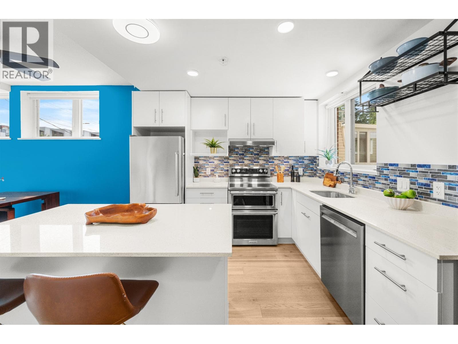 TH5 2137 CHESTERFIELD AVENUE