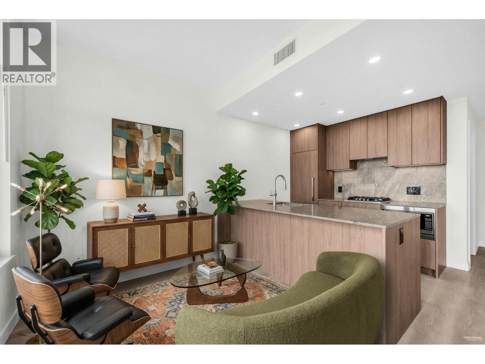 1608 626 CLAREMONT STREET