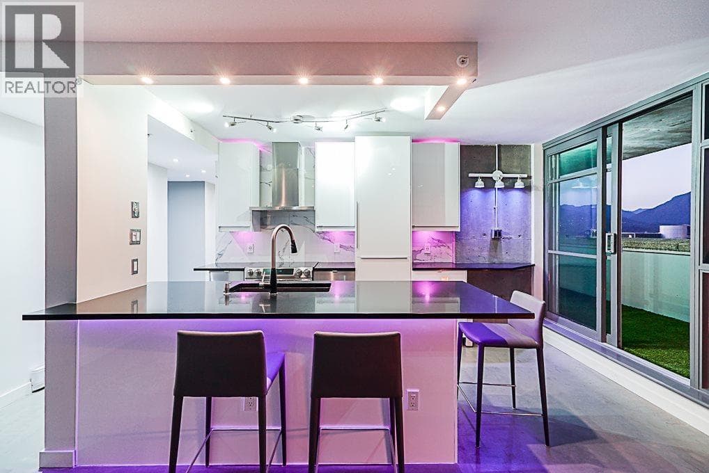 3004 438 SEYMOUR STREET