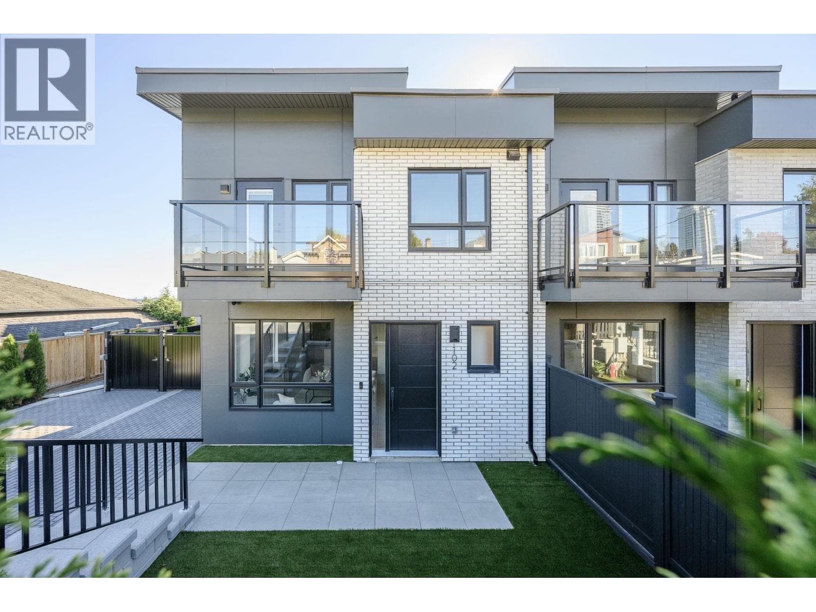 102 1132 MADORE AVENUE