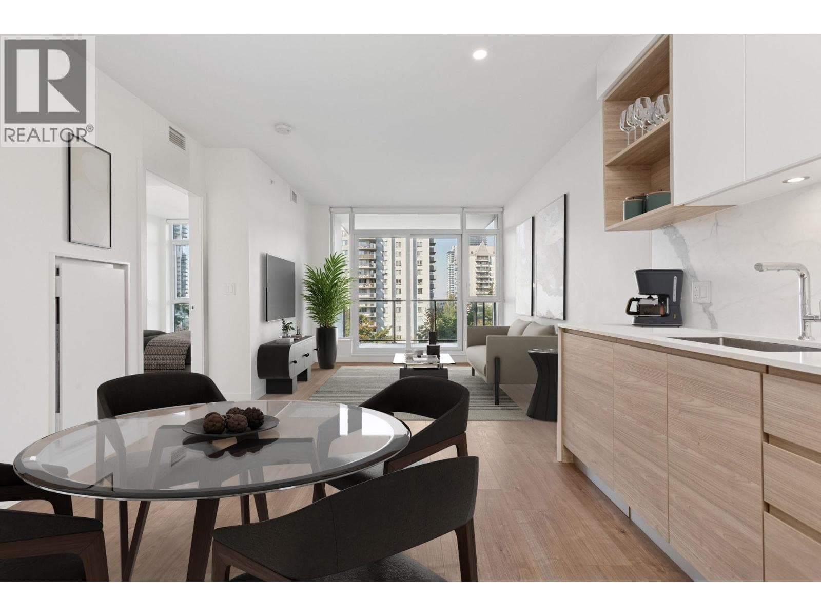 708 585 AUSTIN AVENUE