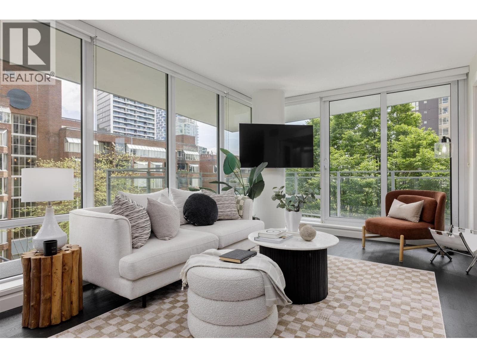 608 1009 HARWOOD STREET