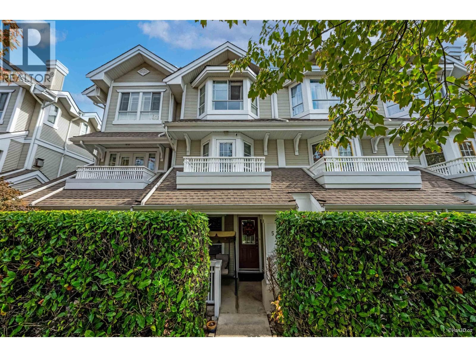 5 22000 SHARPE AVENUE