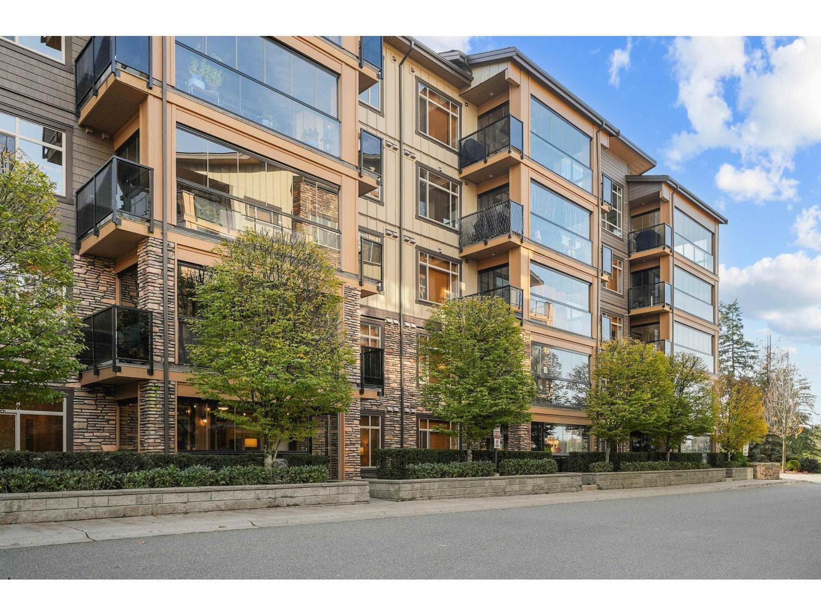 B124 8218 207A STREET