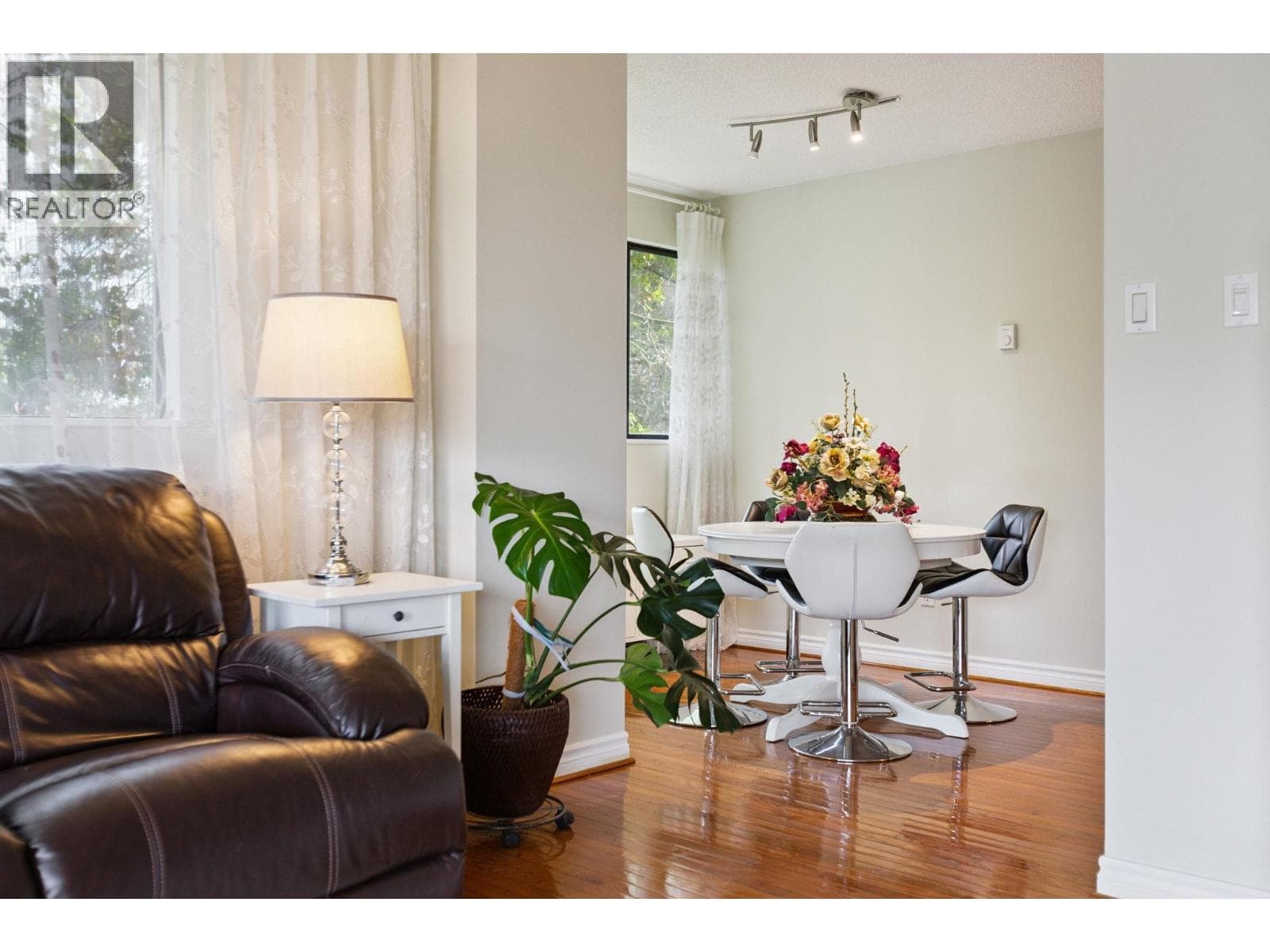 402 1026 QUEENS AVENUE