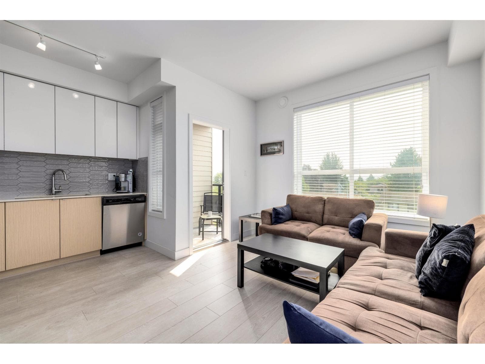 303 19567 64TH AVENUE