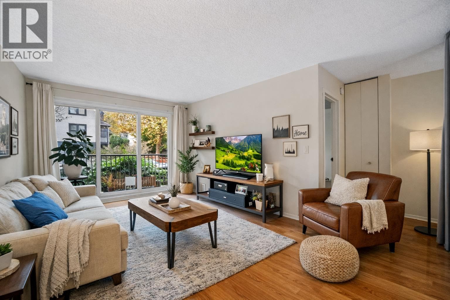 229 2033 TRIUMPH STREET