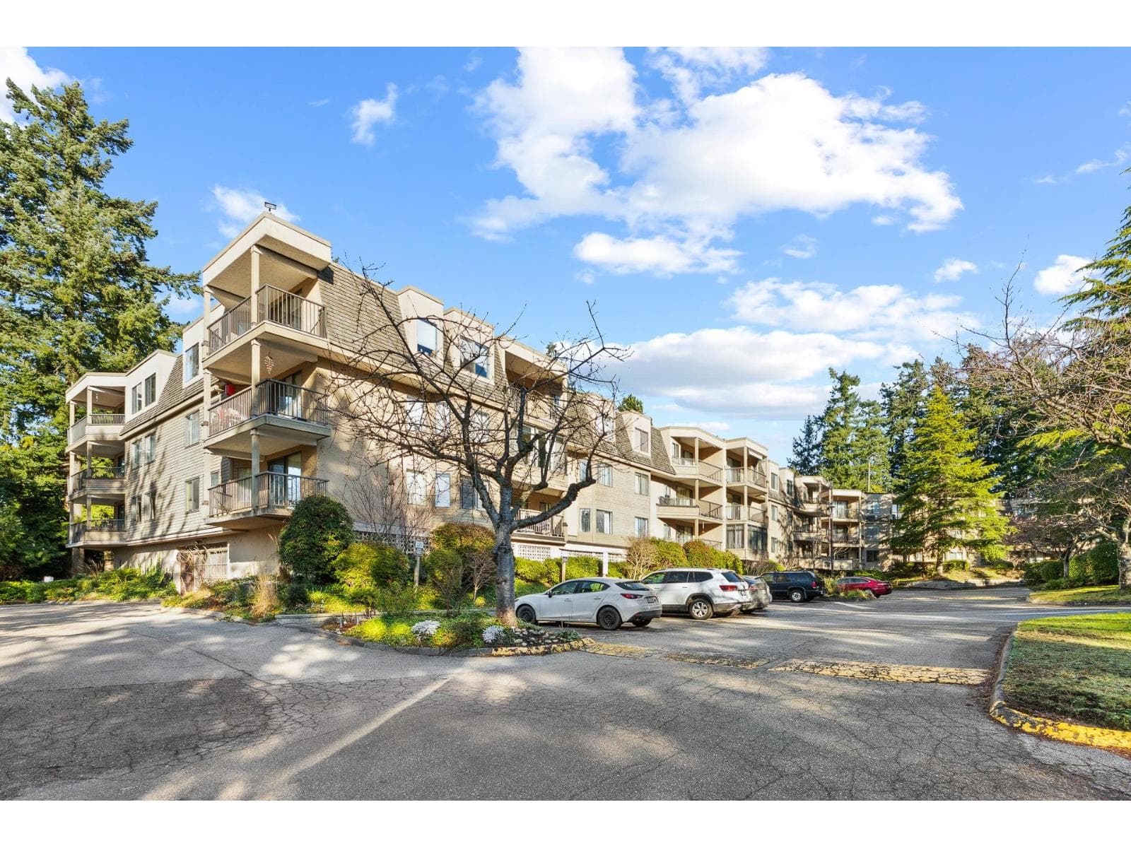 301 1760 SOUTHMERE CRESCENT