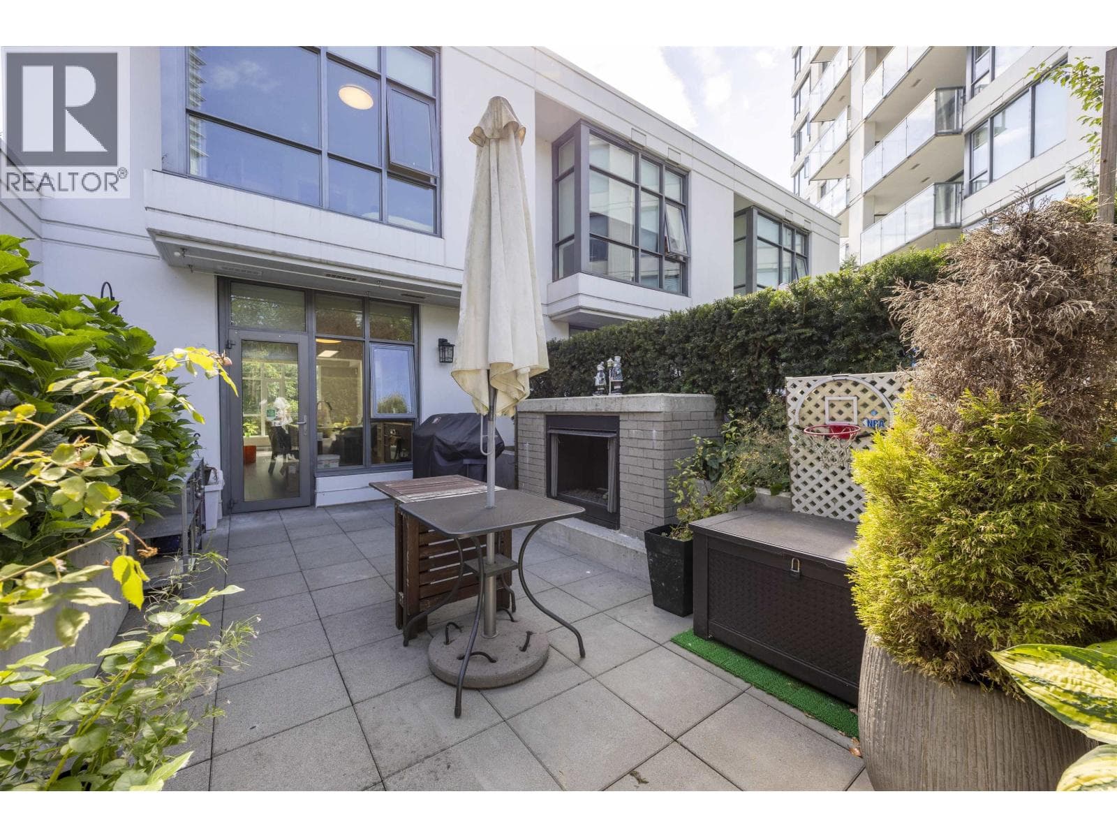 103 578 EMERSON STREET