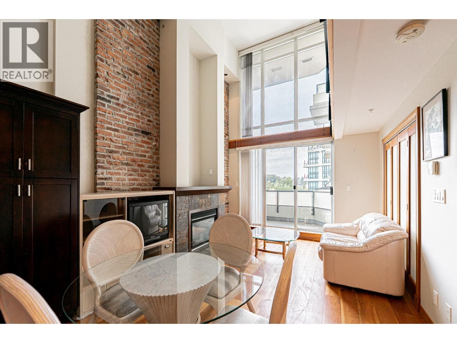 412 10 RENAISSANCE SQUARE