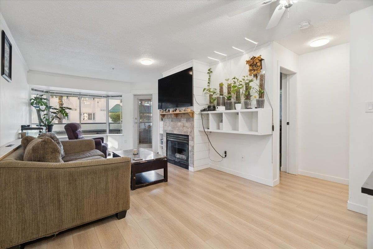 105 2962 TRETHEWEY STREET