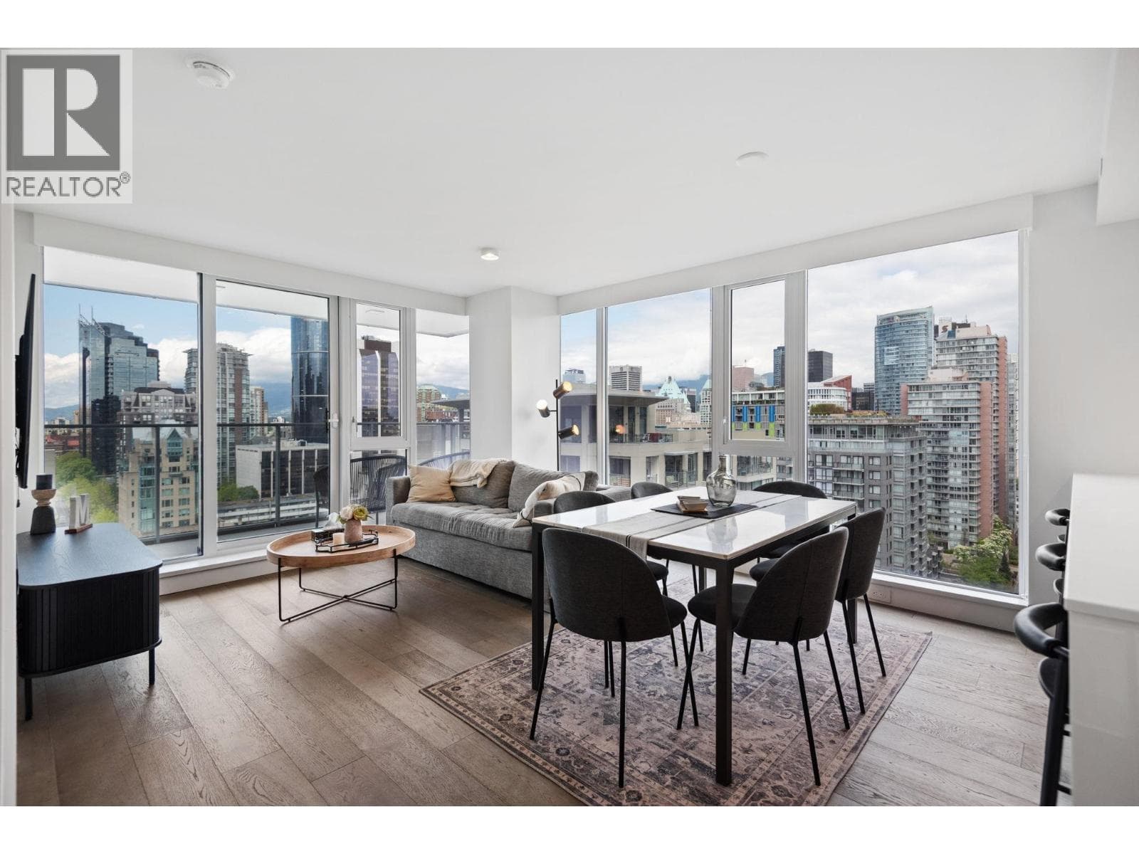 2002 1111 RICHARDS STREET