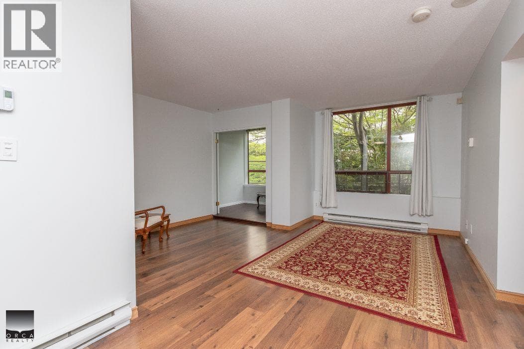 207 811 HELMCKEN STREET