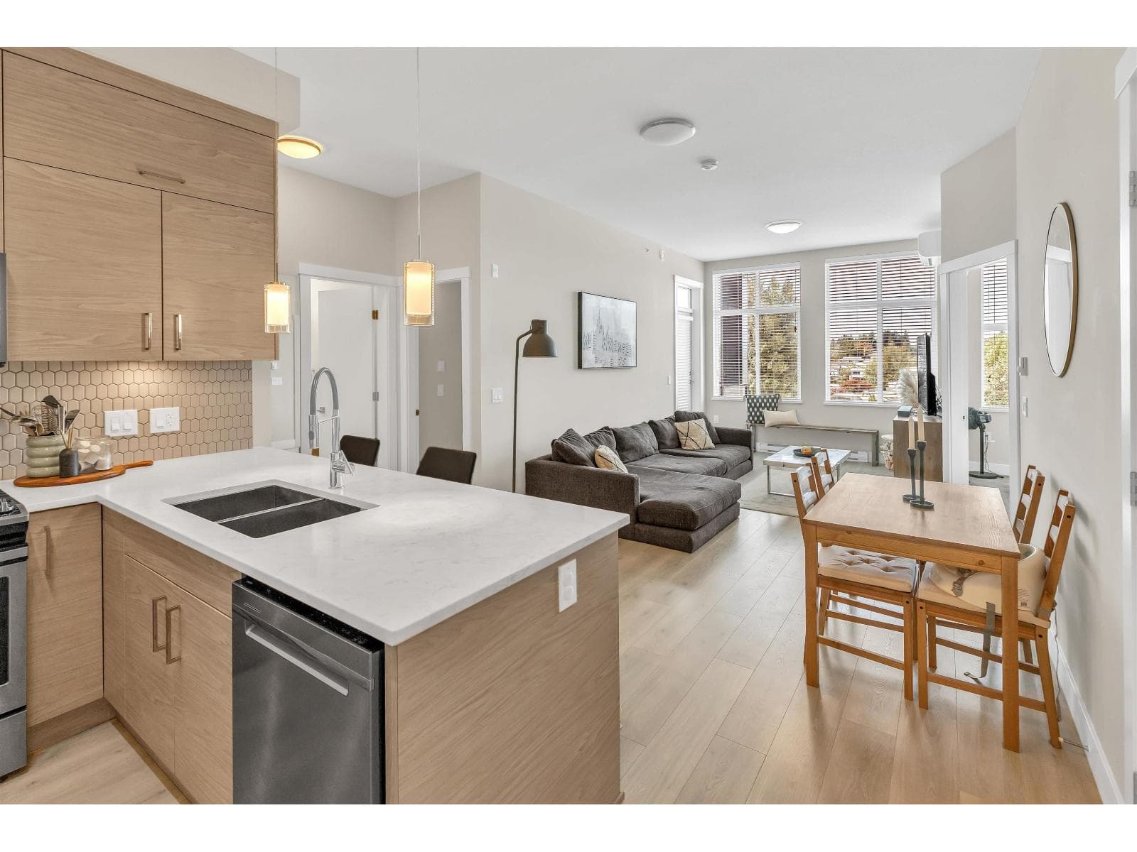 408 2120 GLADWIN ROAD