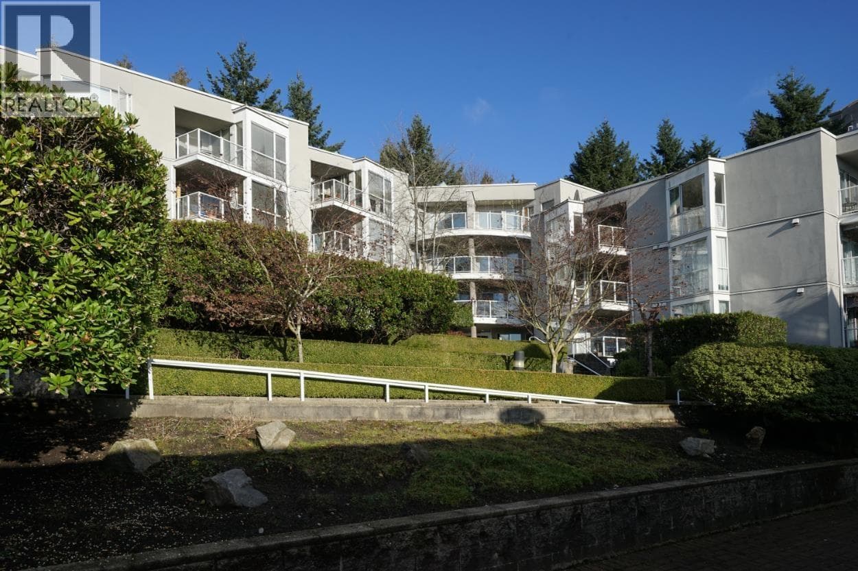 4 8430 JELLICOE STREET