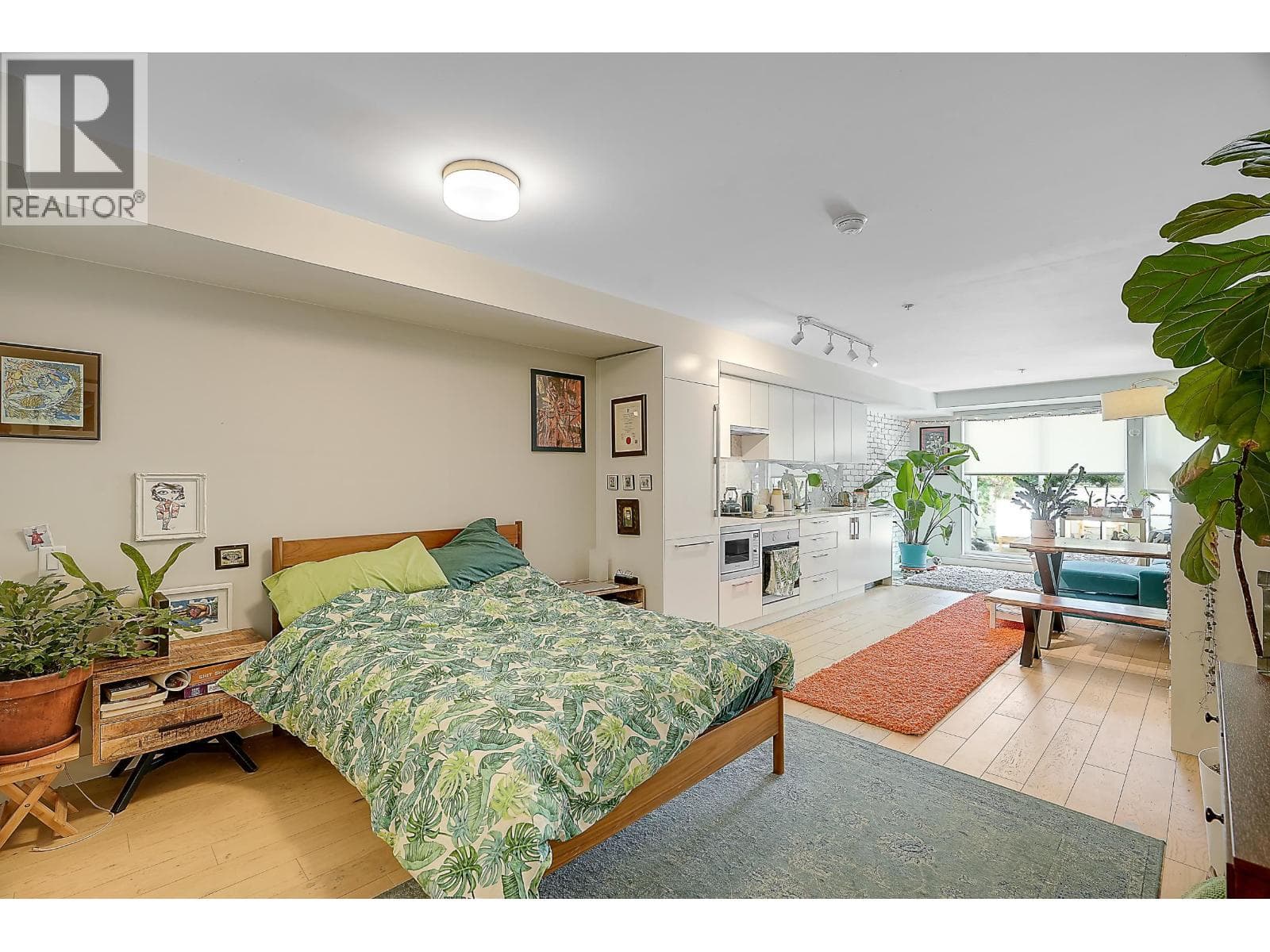 210 2508 FRASER STREET