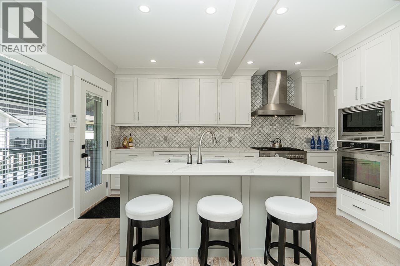 905 EDINBURGH STREET