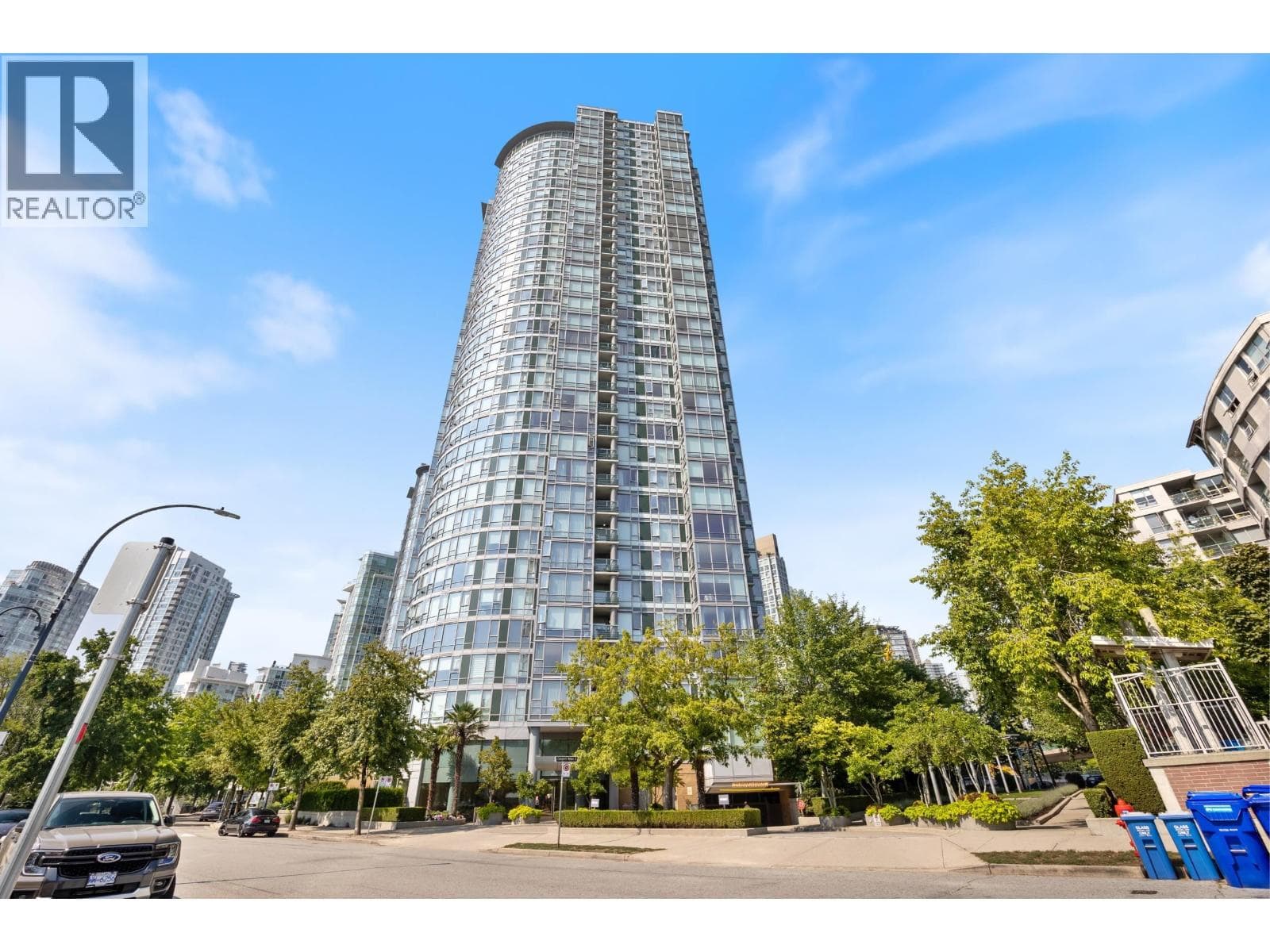 1901 1033 MARINASIDE CRESCENT