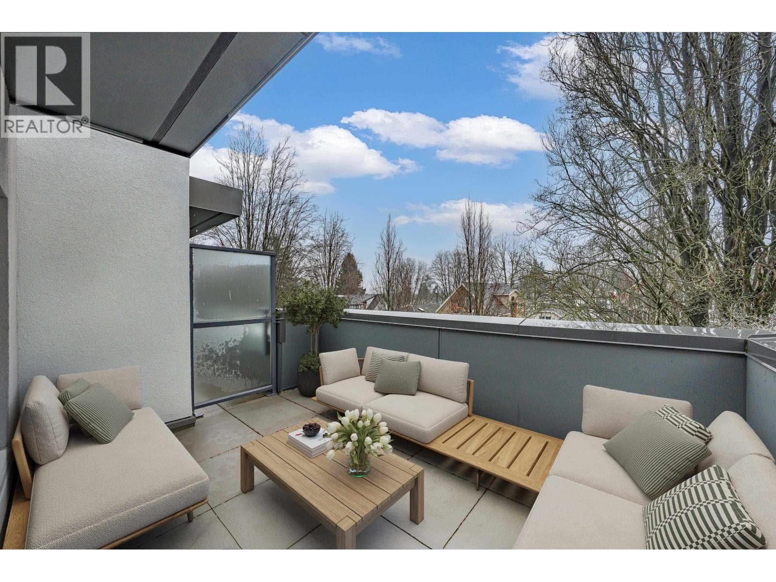 202 2075 E 1ST AVENUE