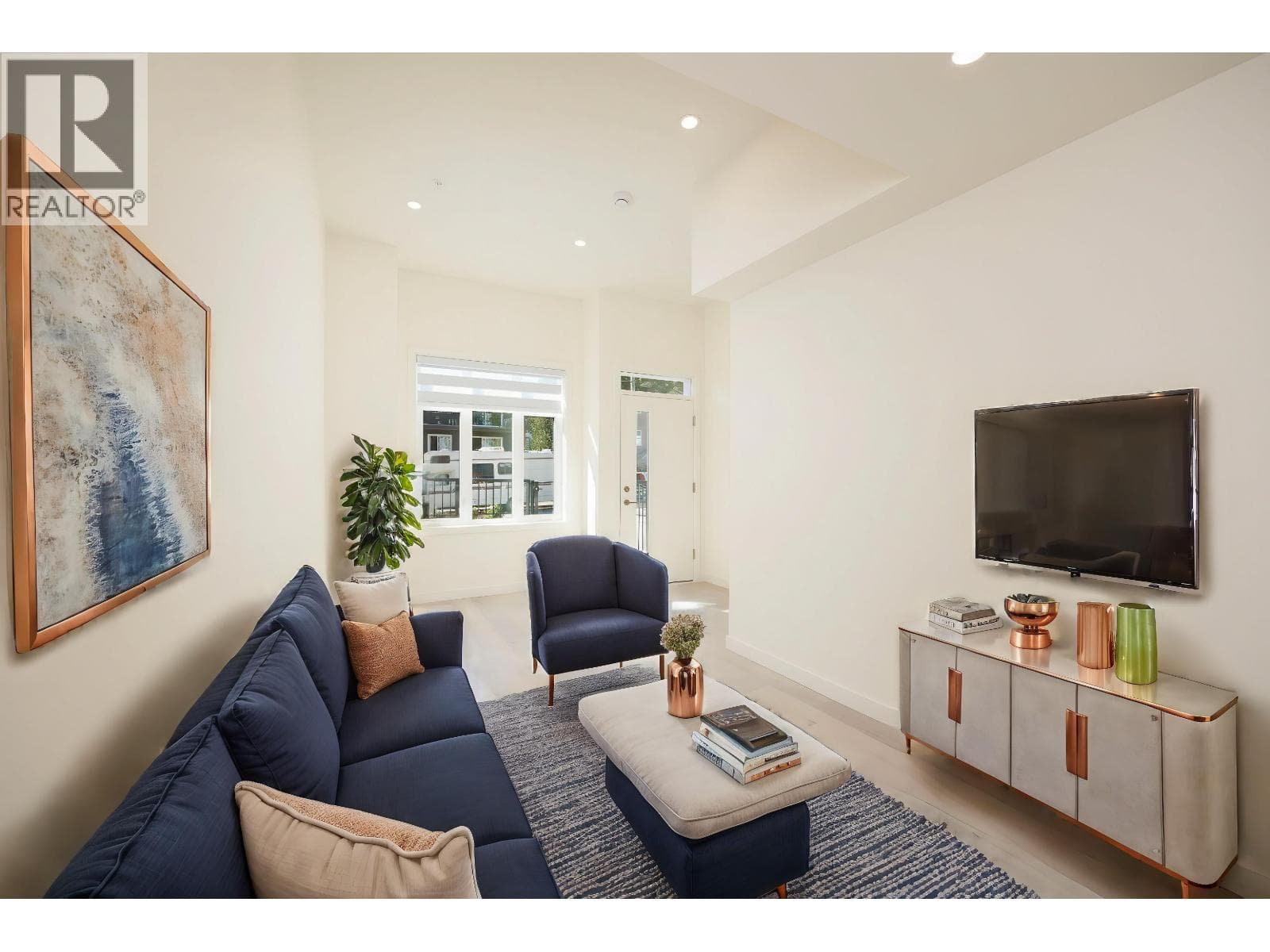 8 6929 BALMORAL STREET