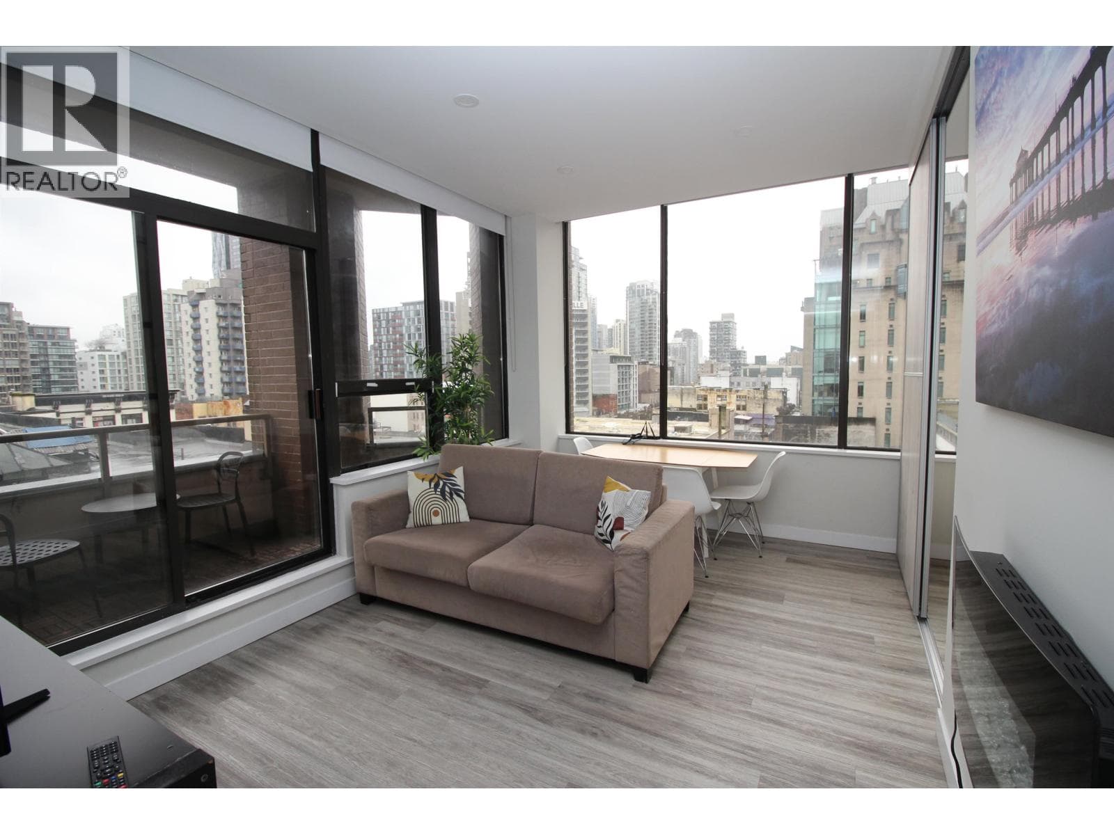 508 1010 HOWE STREET