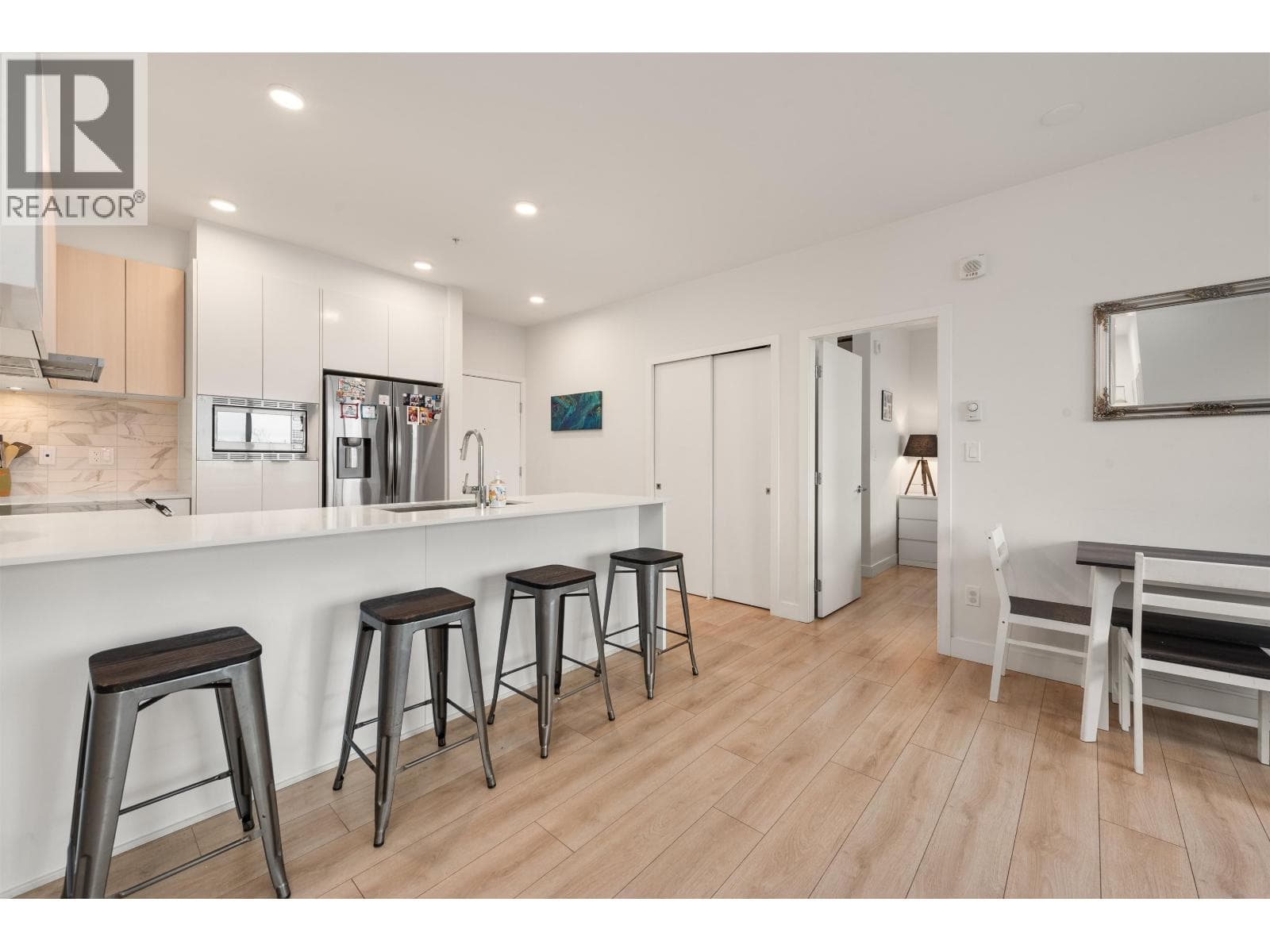 227 1792 STARLING DRIVE