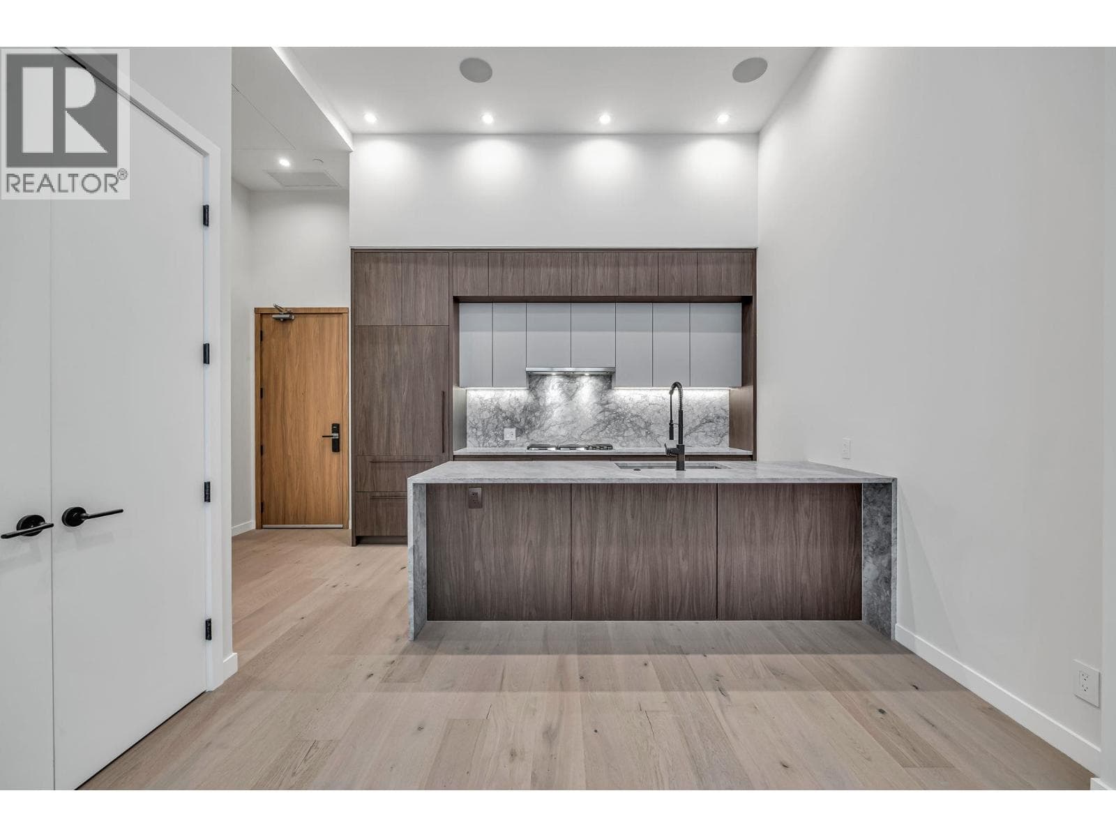 5105 2186 GILMORE AVENUE