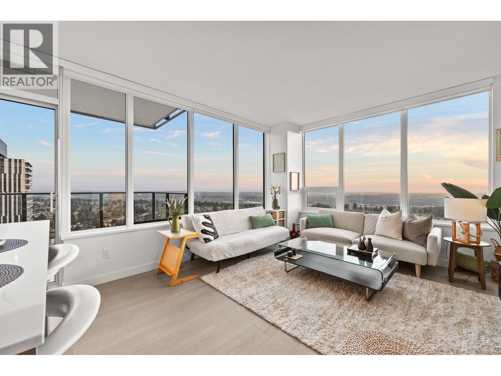 2404 6537 TELFORD AVENUE