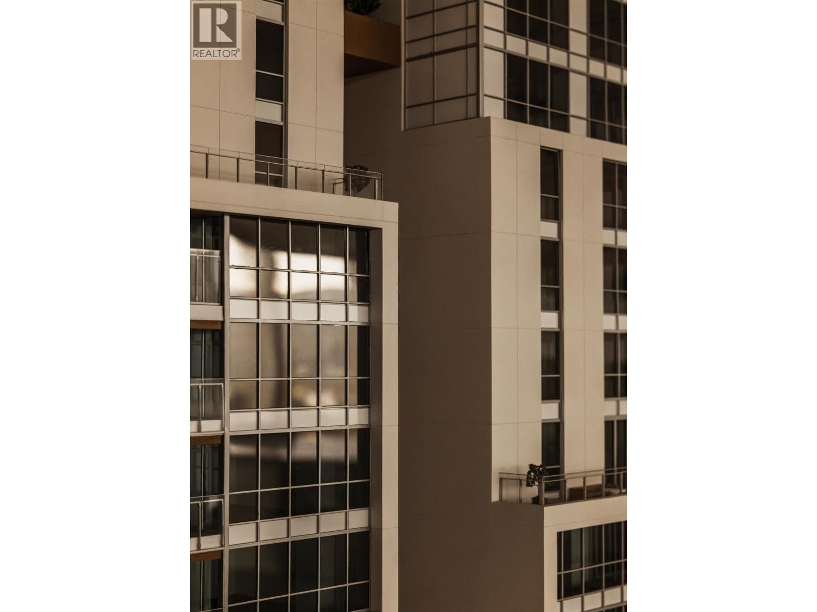 1402 1818 ALBERNI STREET