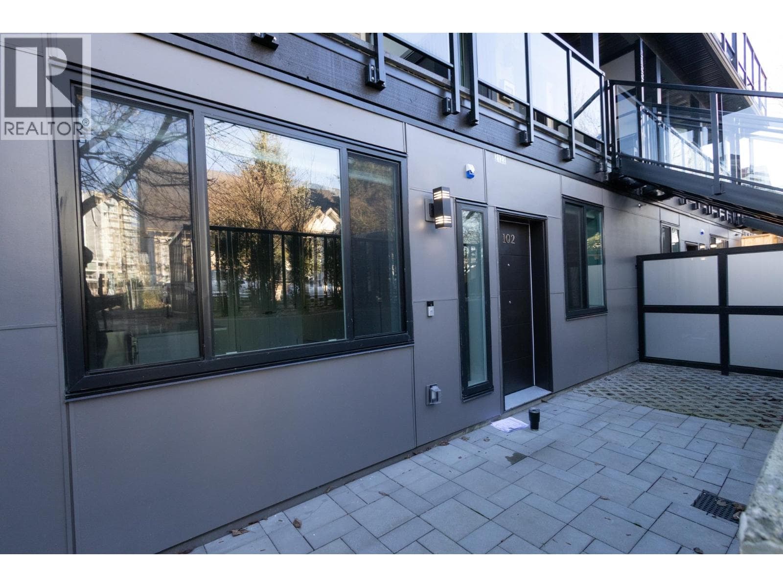 102 2122 E 32 AVENUE