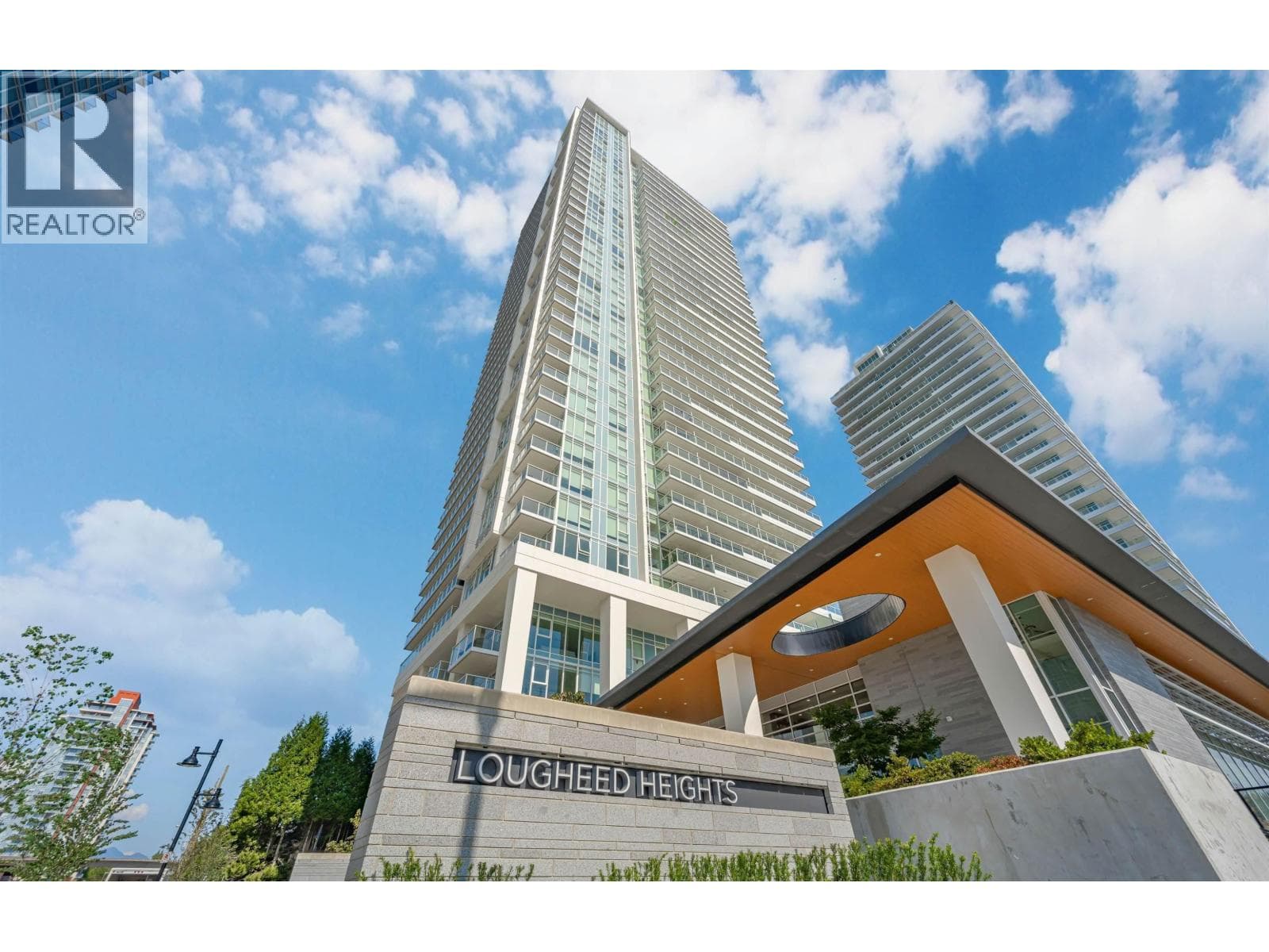 907 525 FOSTER AVENUE