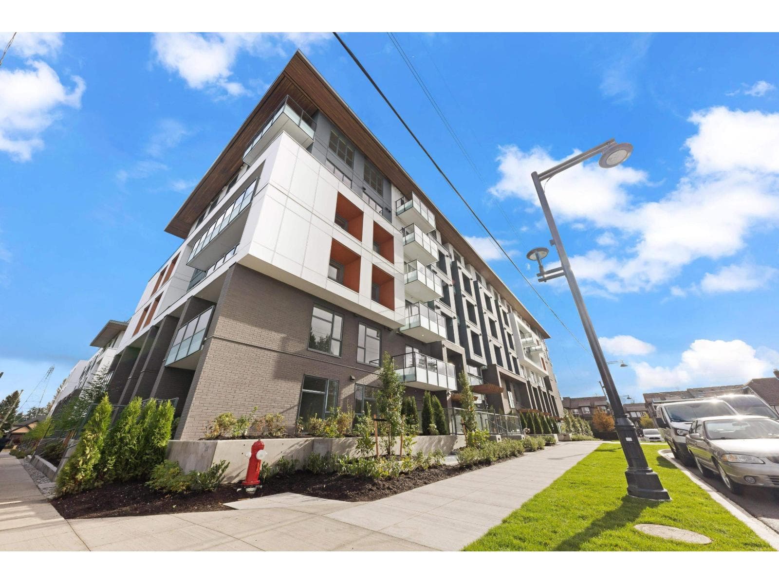 607 10828 139A STREET