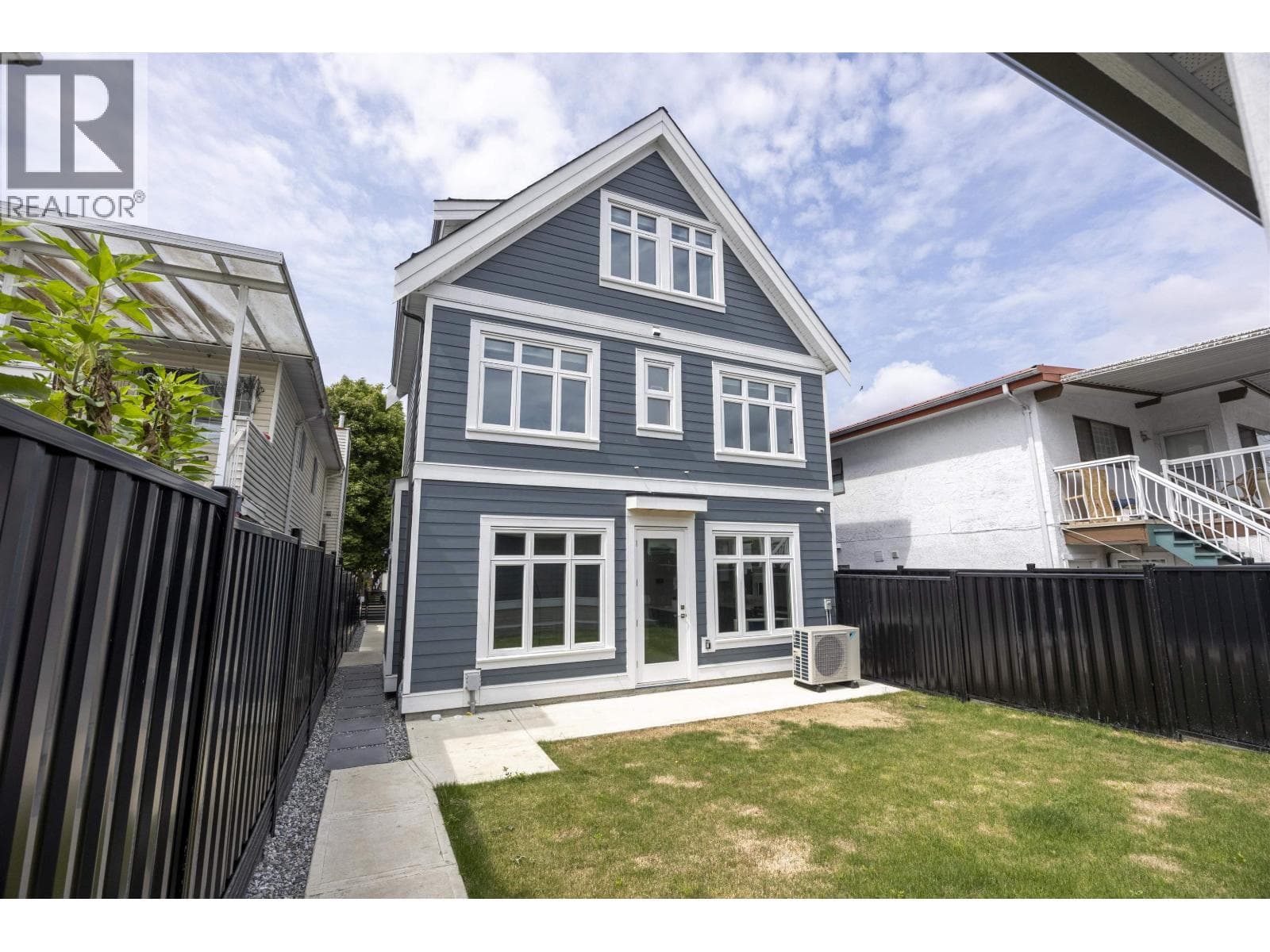 2 5808 LANARK STREET