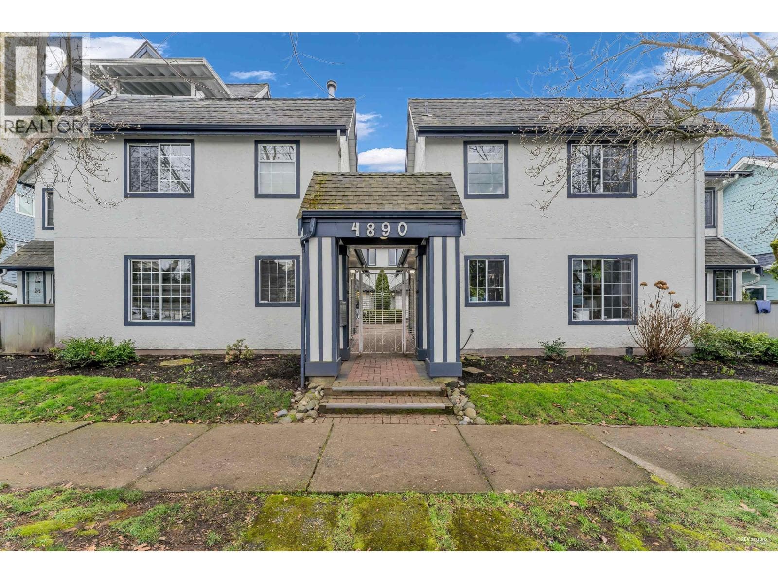 8 4890 48 AVENUE