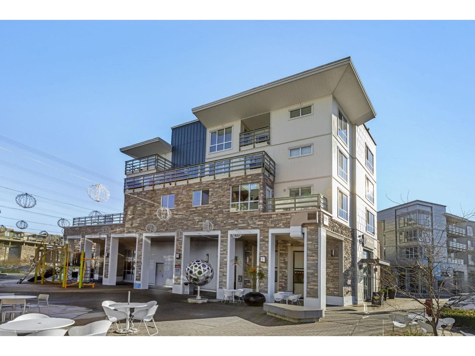 404 15785 CROYDON DRIVE