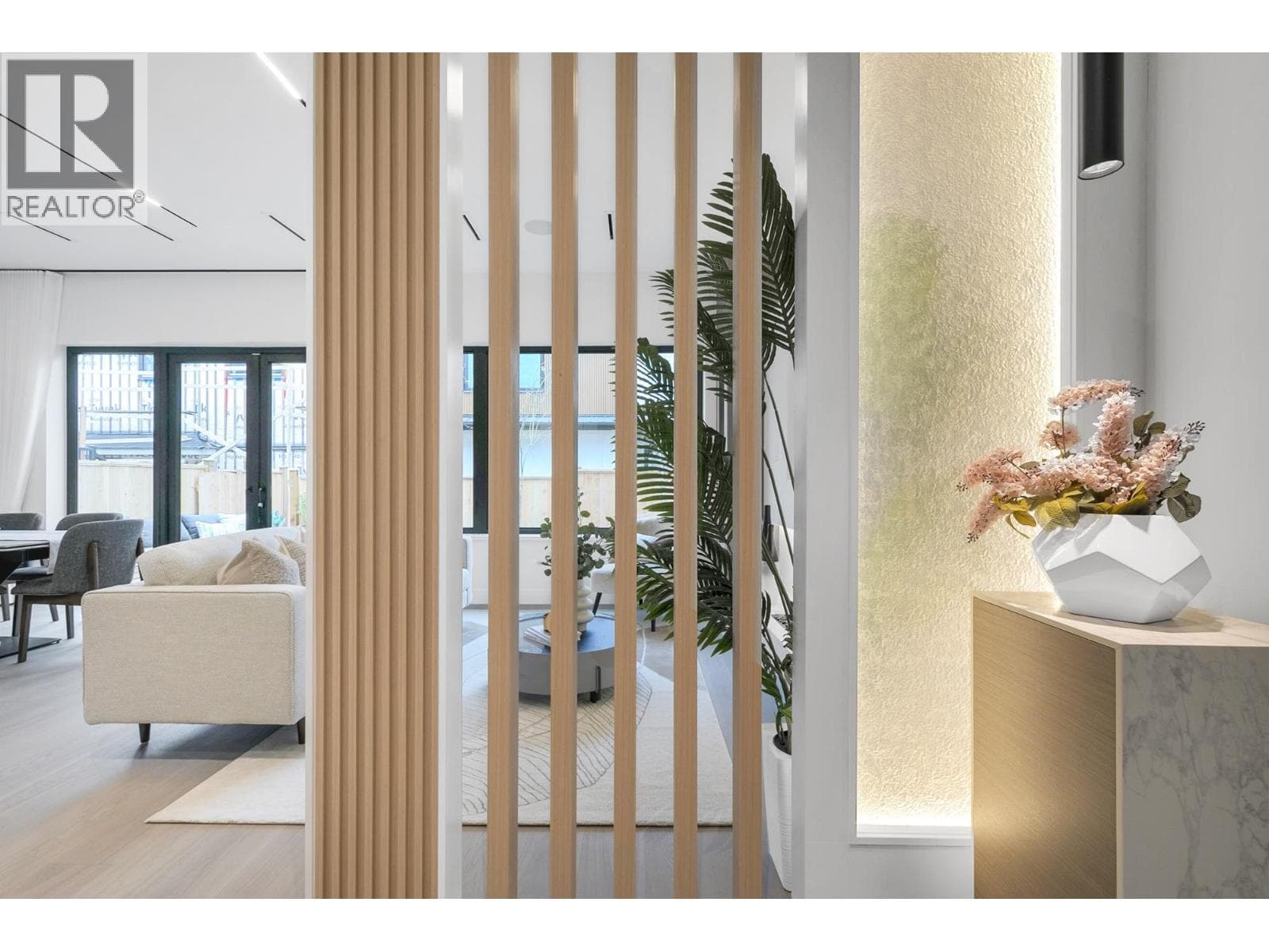 2 4023 W 18TH AVENUE