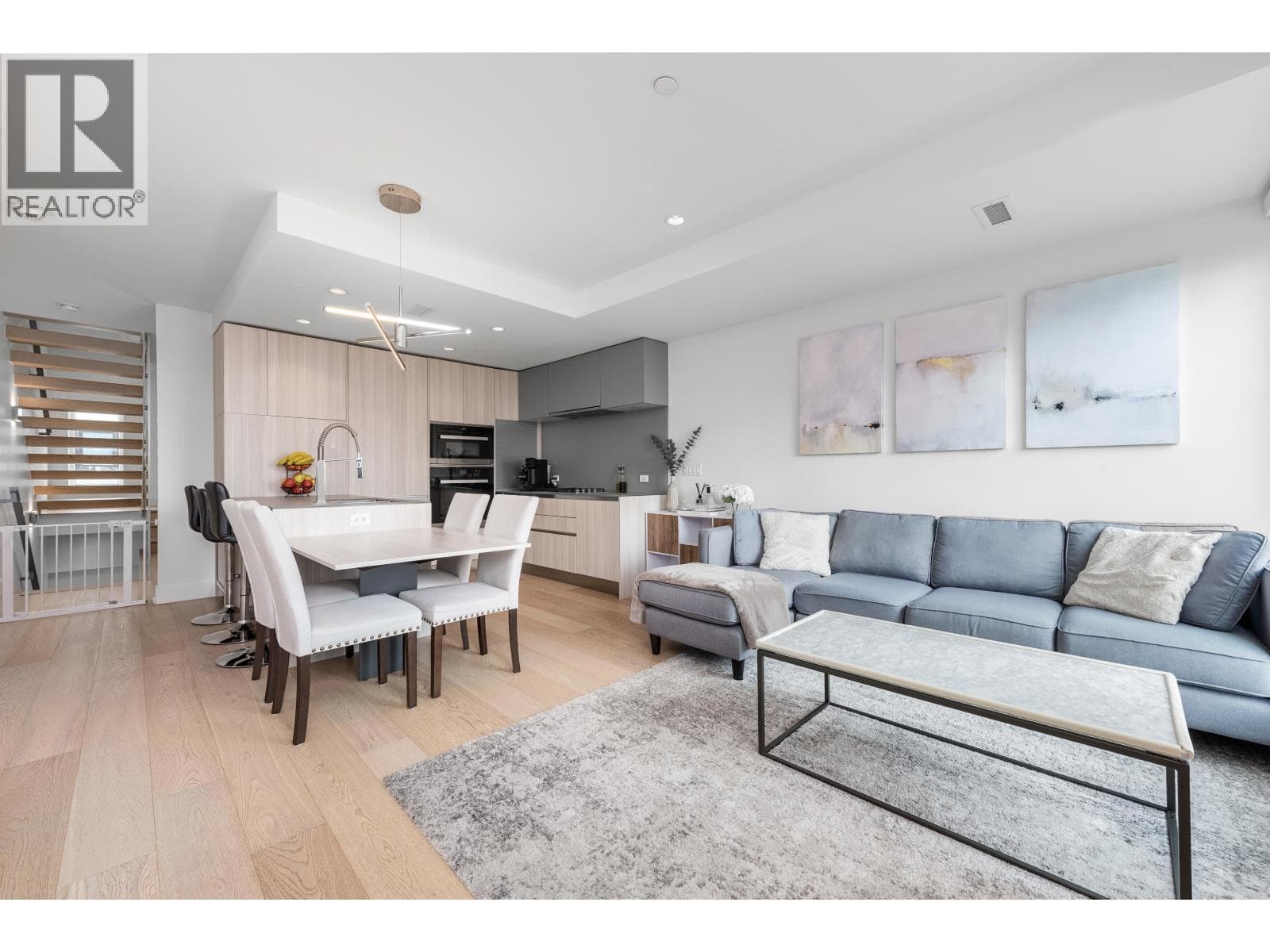 138 W WOODSTOCK AVENUE