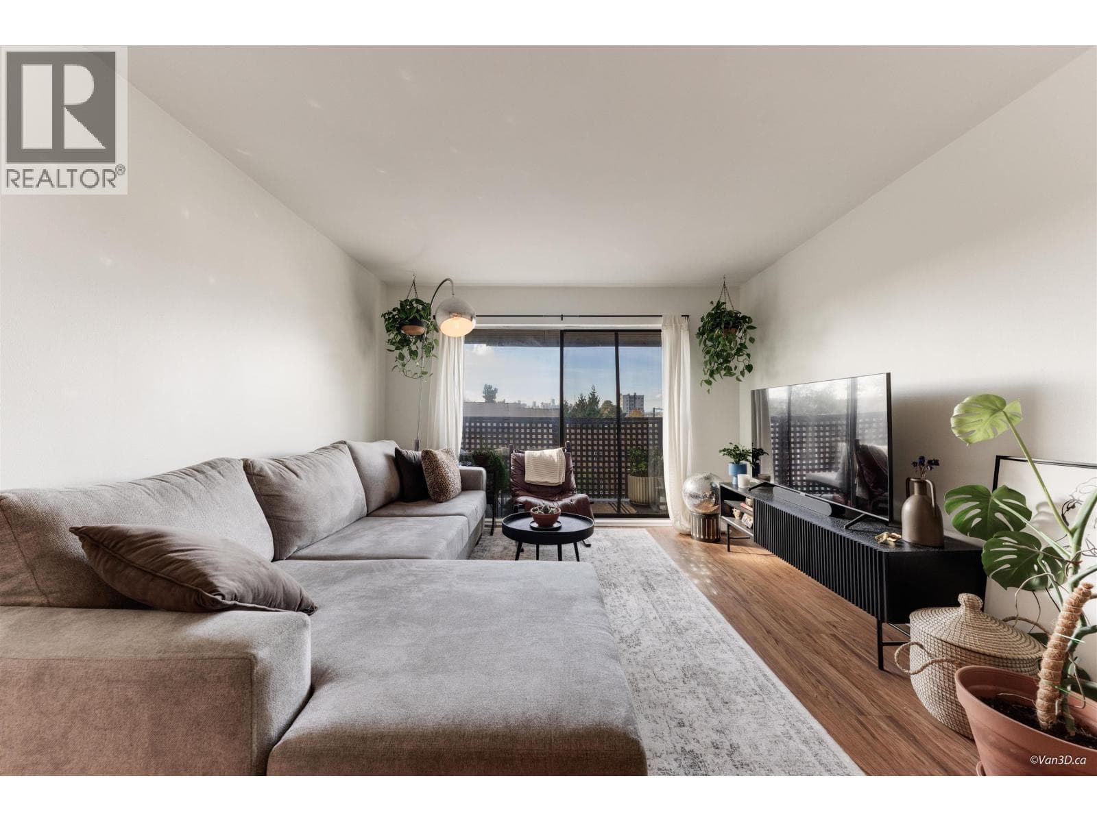 408 2215 DUNDAS STREET