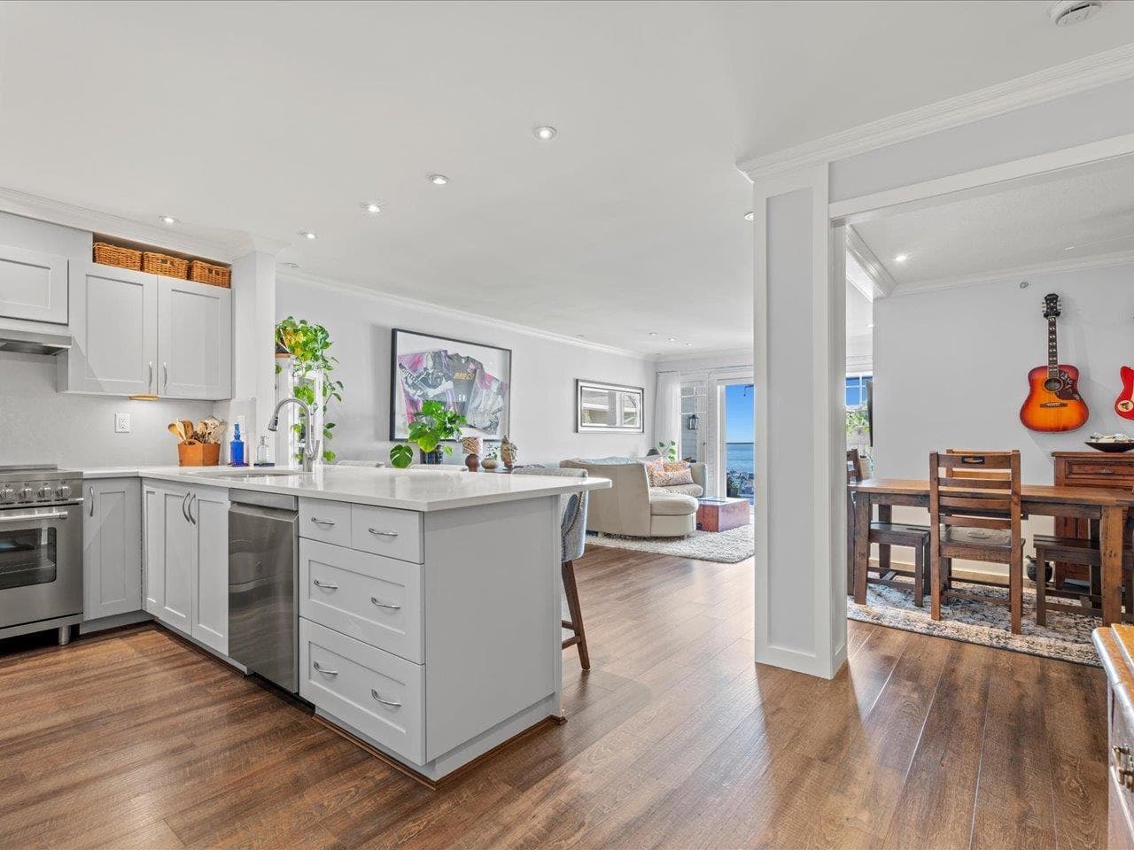 406 15621 MARINE DRIVE