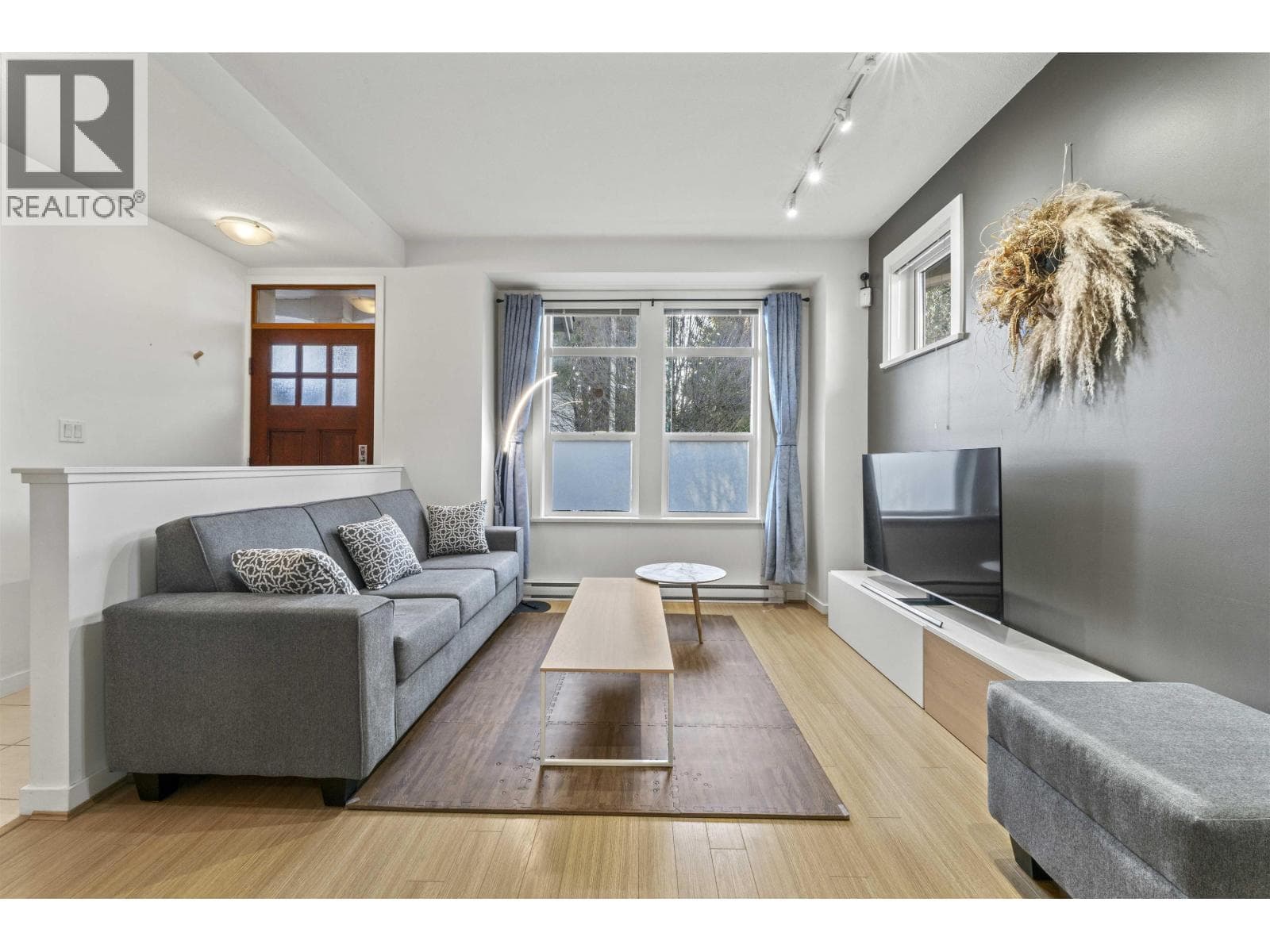 15 5771 IRMIN STREET